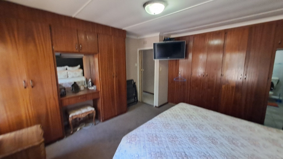 4 Bedroom Property for Sale in Pellissier Free State